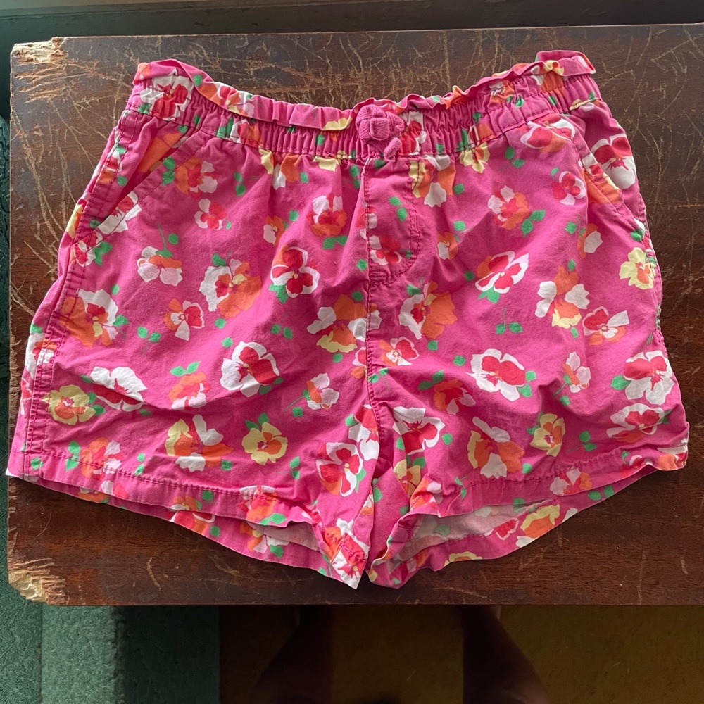 EUC Pink floral shorts with pockets!